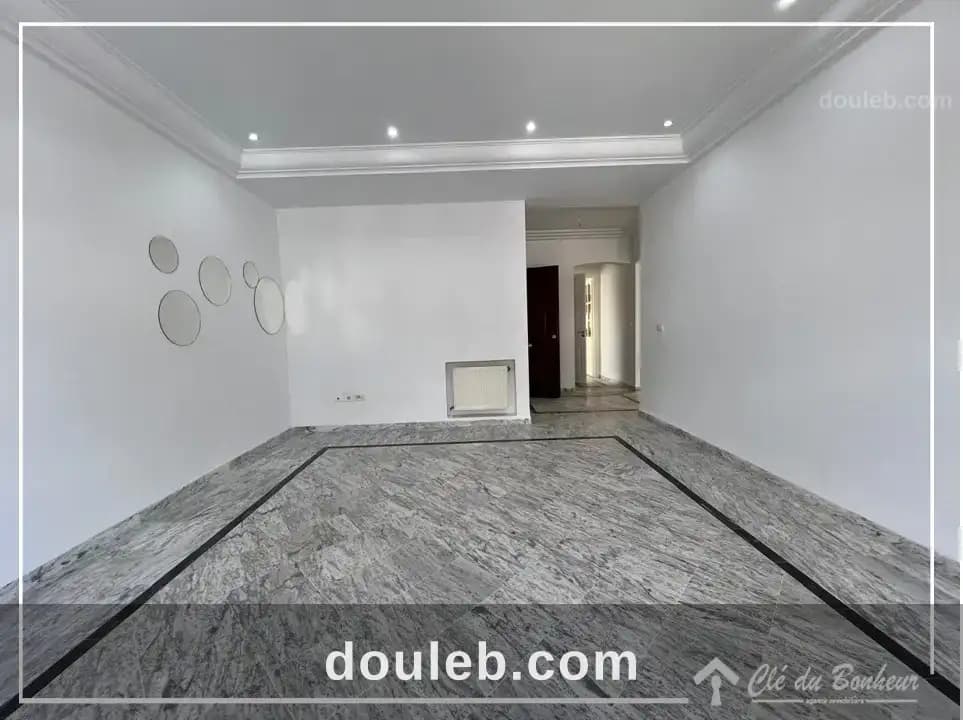 Appartement avec terrasse à ain zaghouen nord à Tunis