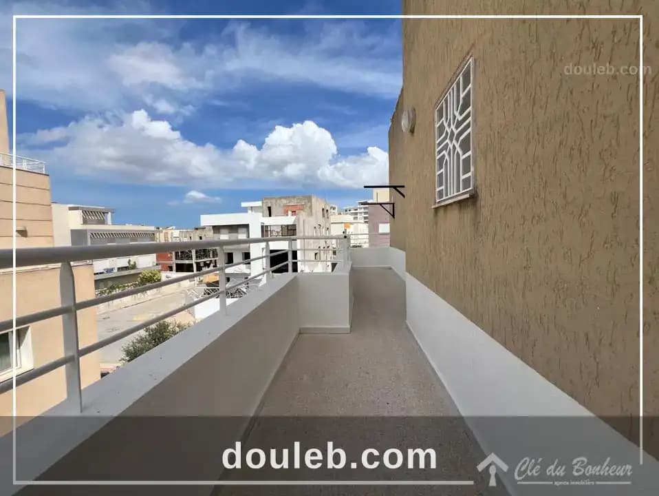 Appartement avec terrasse à ain zaghouen nord - Miniature 4