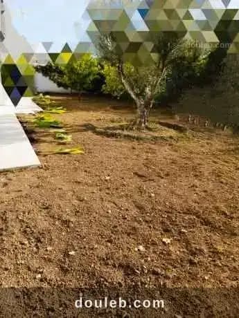 Rdc de villa avec grand jardin à menzah 7 à Ariana