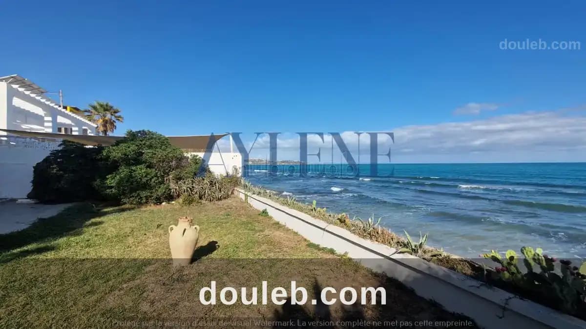 Une magnifique villa s3 pieds dans l'eau - Miniature 2