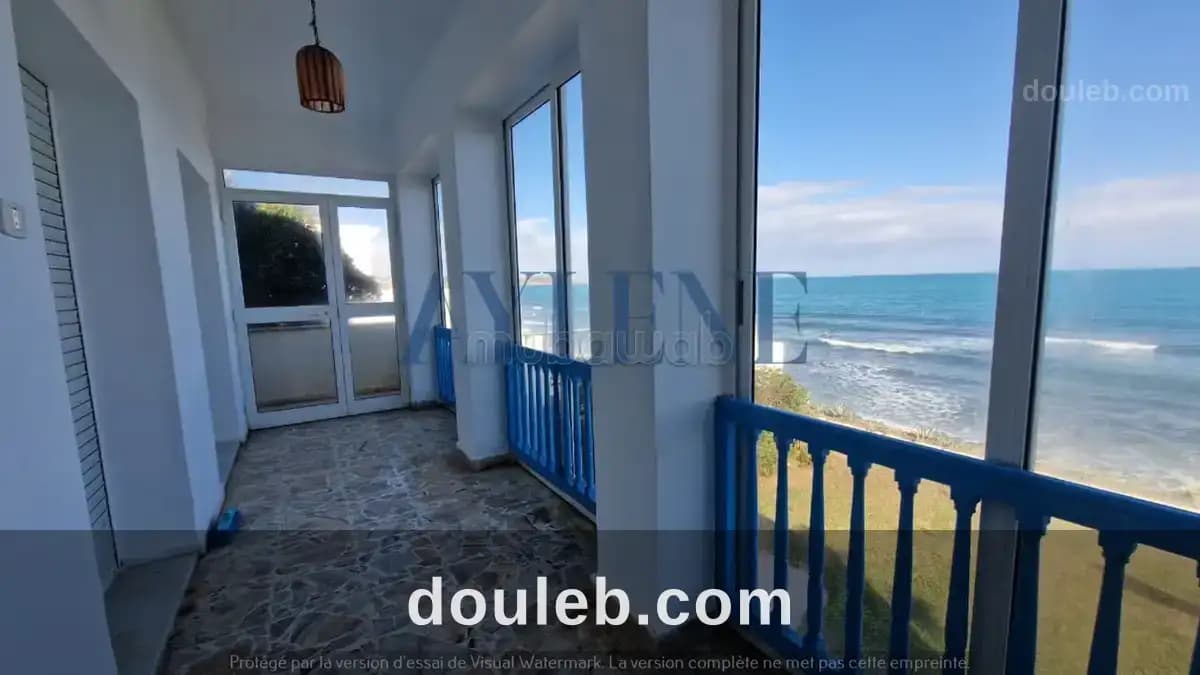 Une magnifique villa s3 pieds dans l'eau - Miniature 3