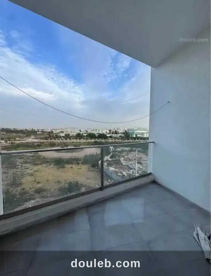 Appartement vue dégagée sur la clinique la soukra - Miniature 4