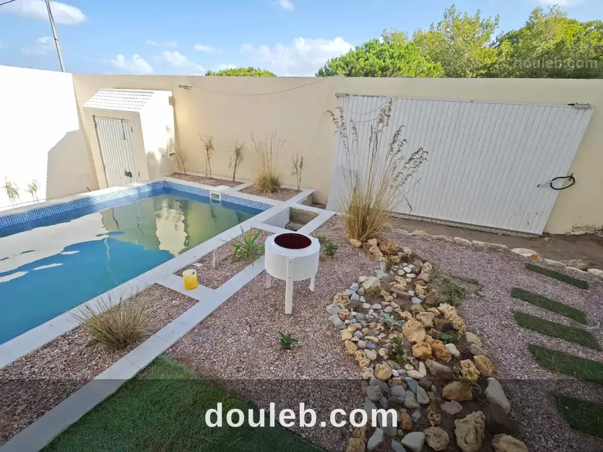 Villa avec piscine - Miniature 2