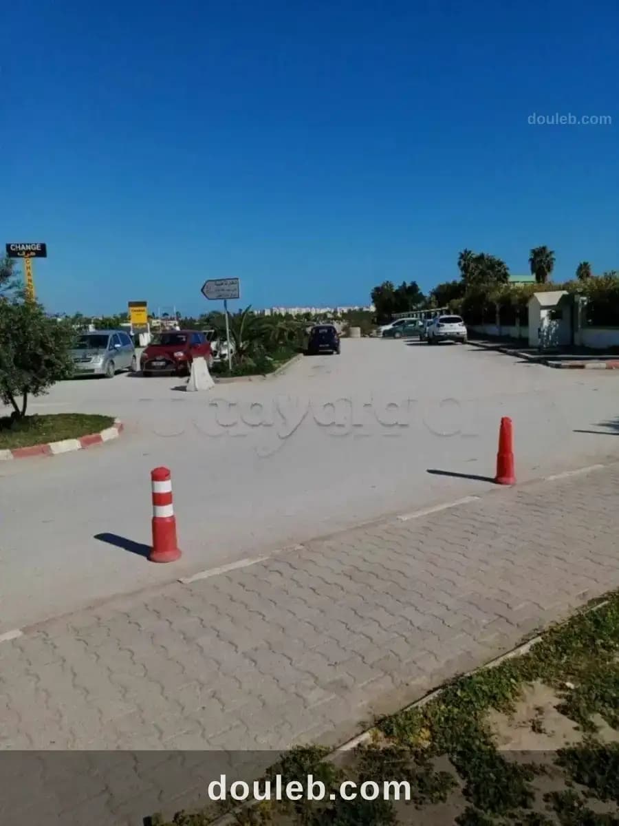 Terrain emplacement demandé coté clinque soukra à Tunis