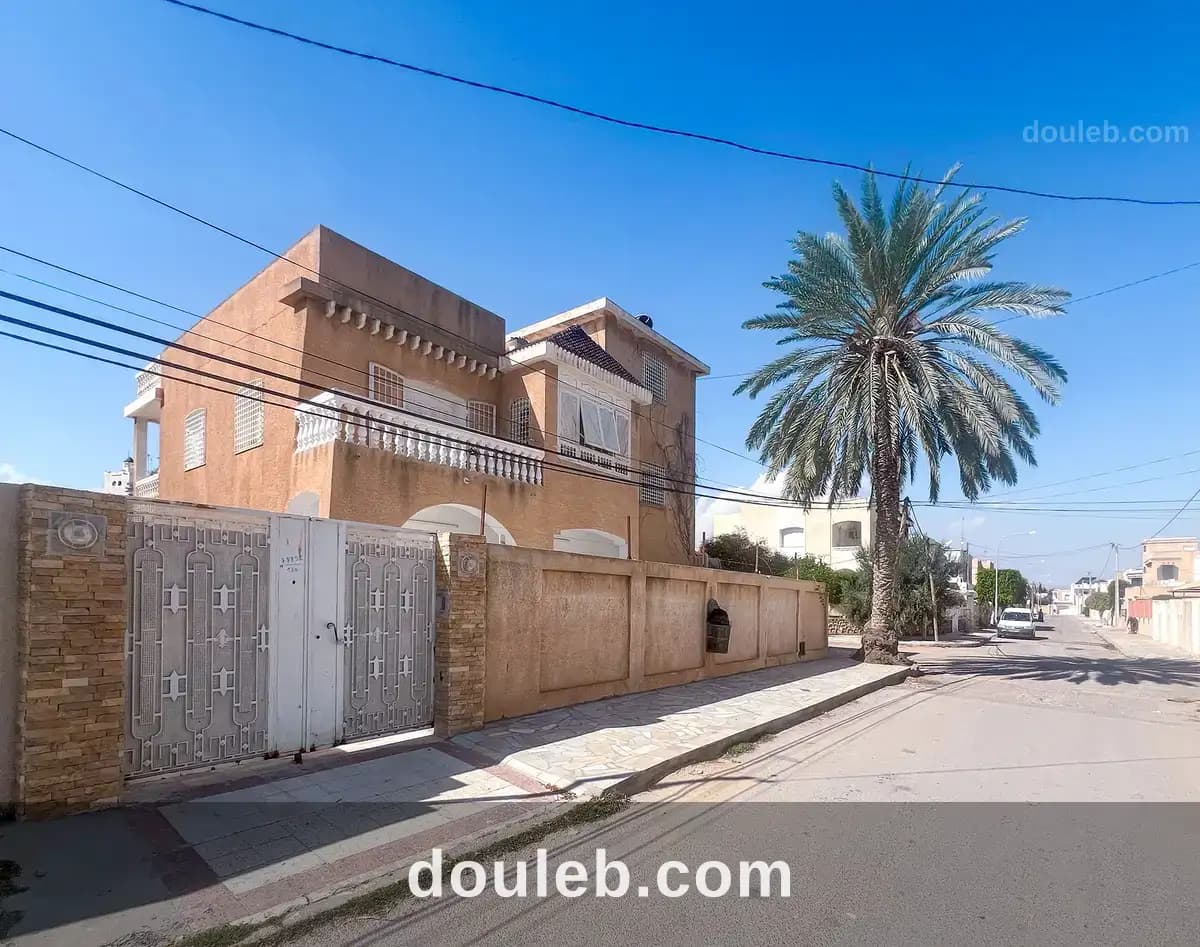 Villa cité essaada la soukra sfax à Sfax