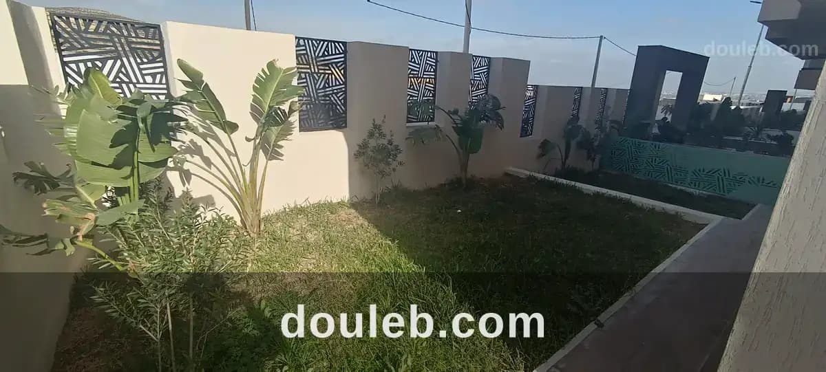 Appartement s2 avec jardin privé à ennasr - Miniature 2