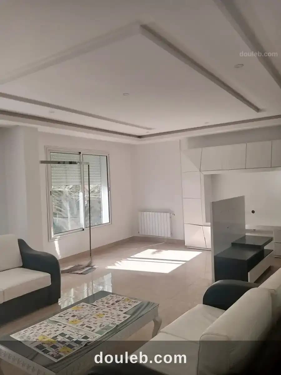 Un duplex pour usage bureautique à ennasr - Miniature 2