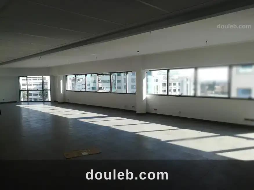 Très beau open 280m2 space à med v - Miniature 2