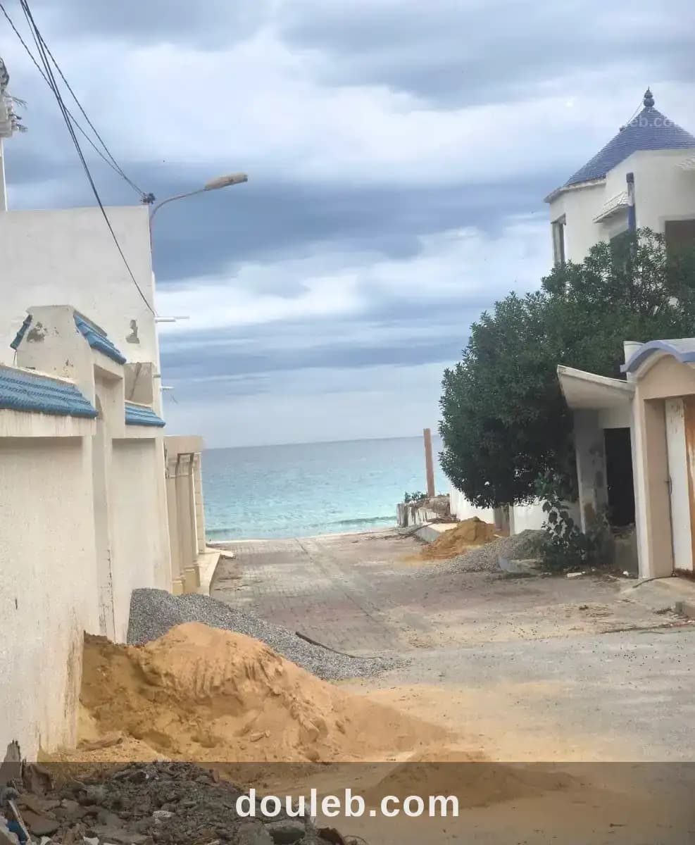 Terrain clôturé dans un quartier résidentiel à Sousse