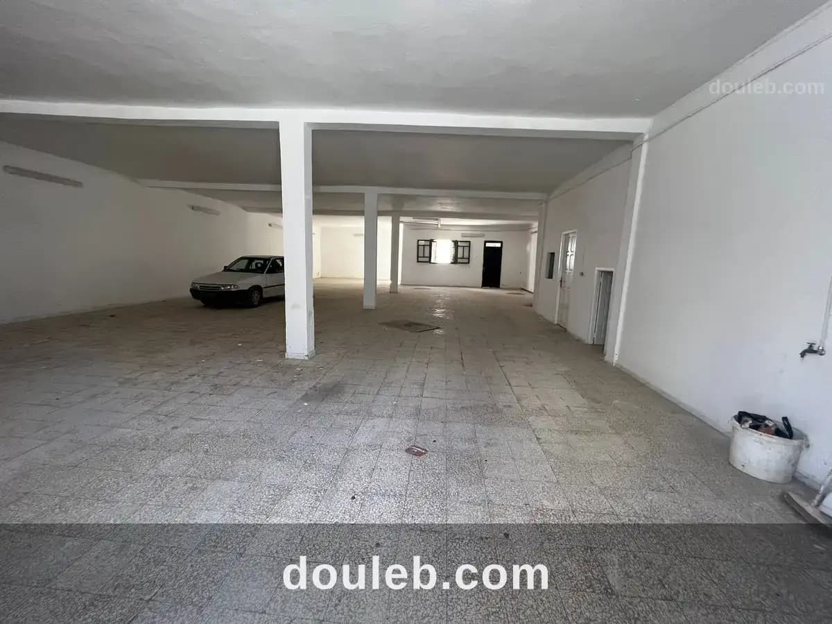 Surface ouverte de 300m2 - Miniature 2