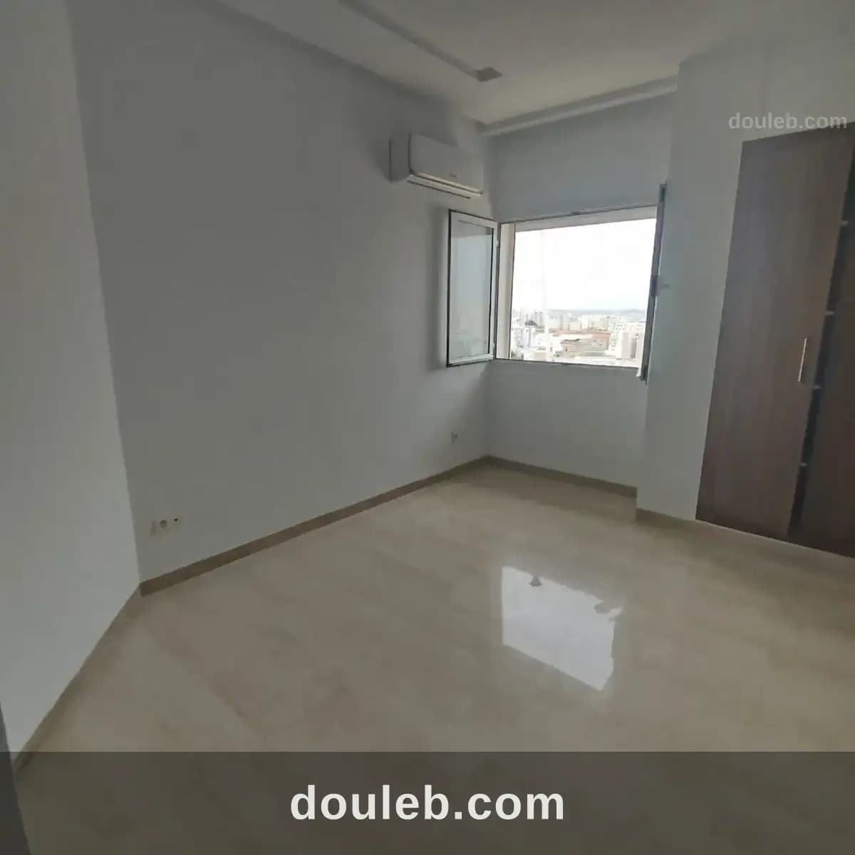 Un studio s1 jamais habité à jardin d'elmenzah2 à Ariana