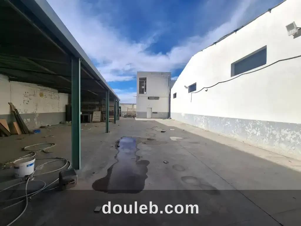 Dépôt 500 m pl cour 400 m oudhna à Ben Arous