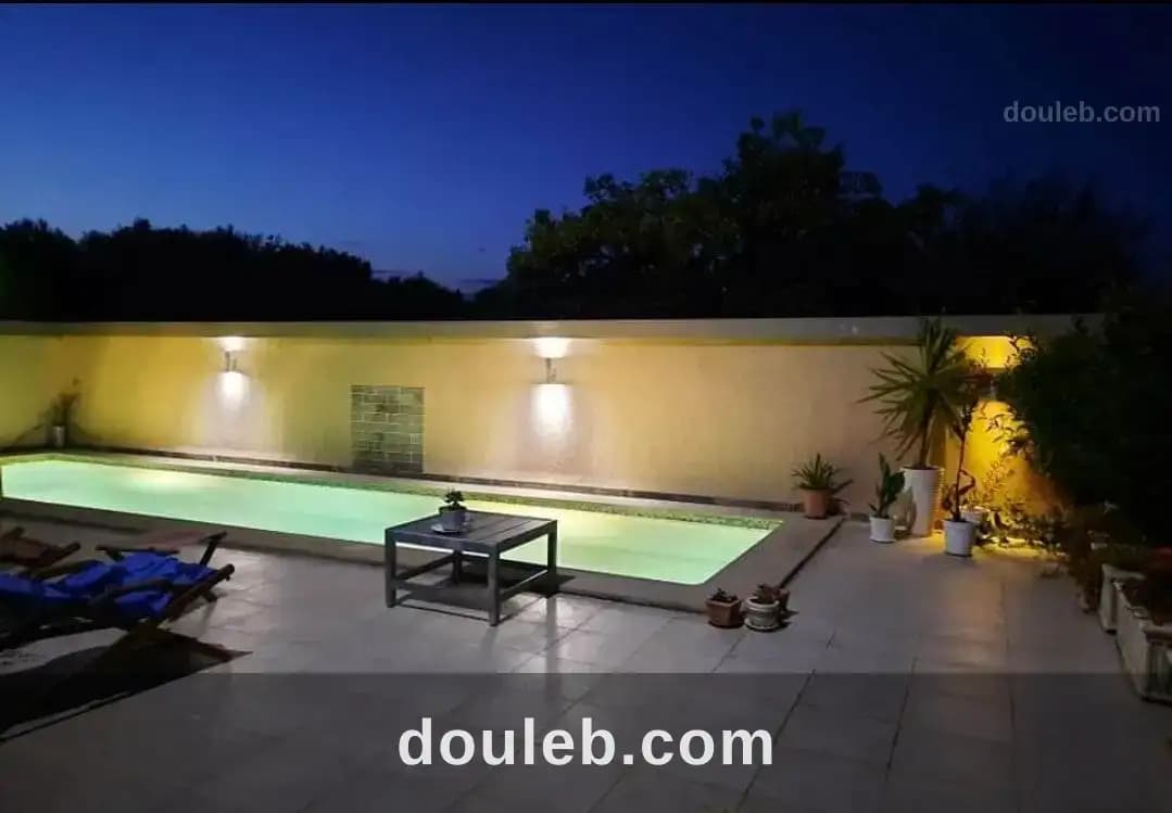 Villa avec piscine et grand jardin à Ariana