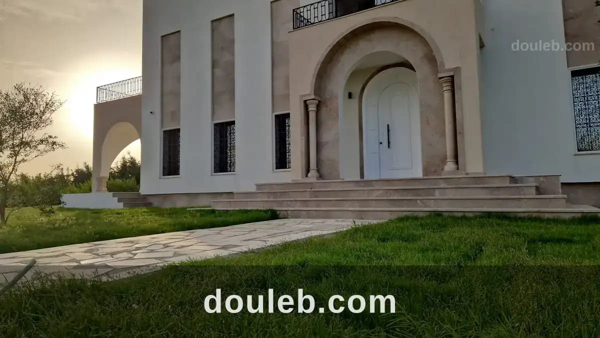 Maison de 360 m au coeur d'une ferme de 3 hectares à Bizerte