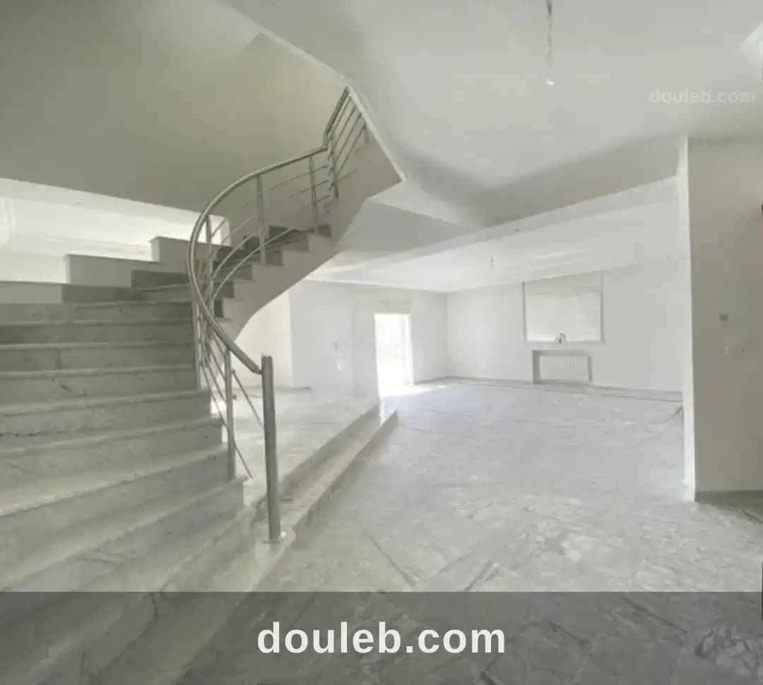Ennasr 2 agréable villa de haut stg avec jardin à Ariana
