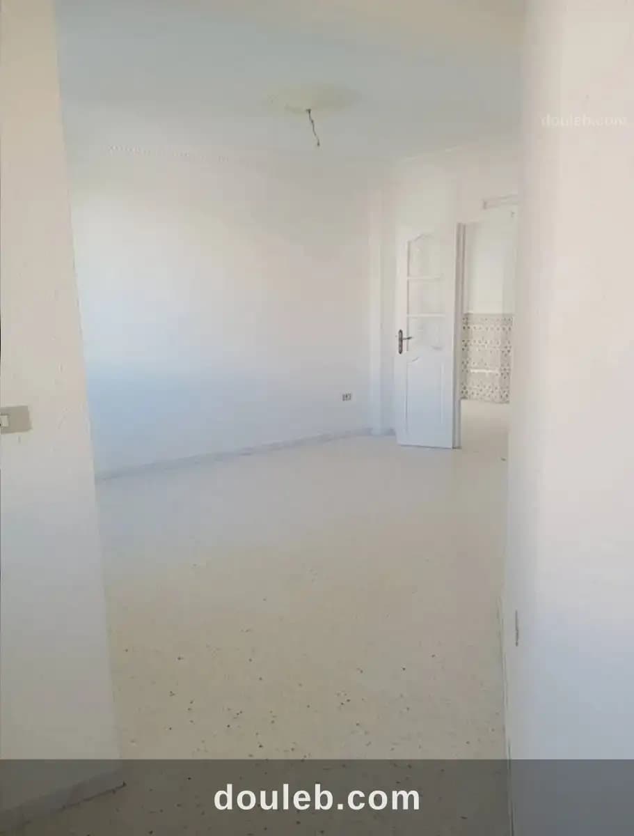 Ennasr 2 spacieux étage de villa 1100 dt à Ariana
