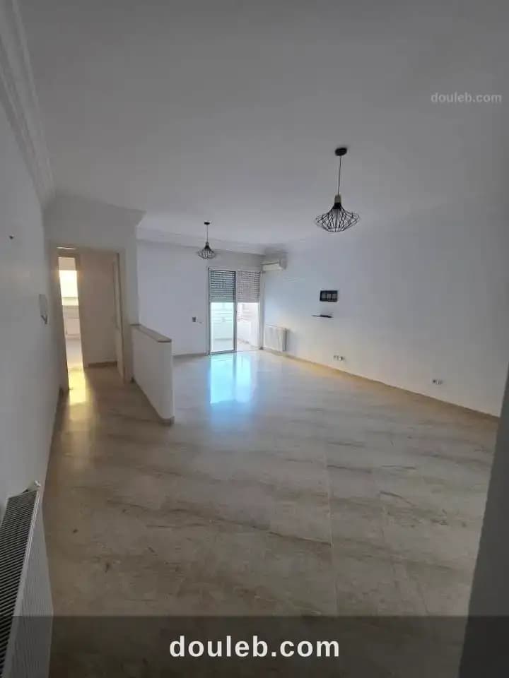 Spacieux appt s3 aux jardins d'el menzah 2 à Ariana