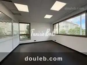 A un bureau de 260m2 au lac2 ref899a à Tunis