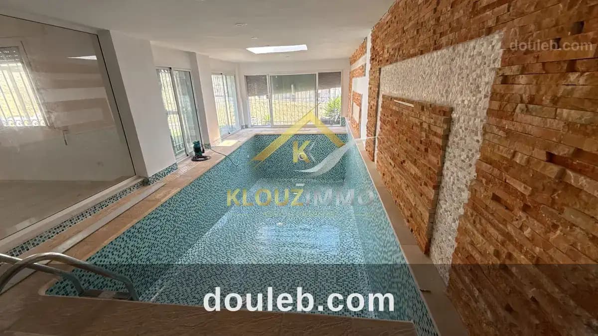 Villa avec piscine - Miniature 2