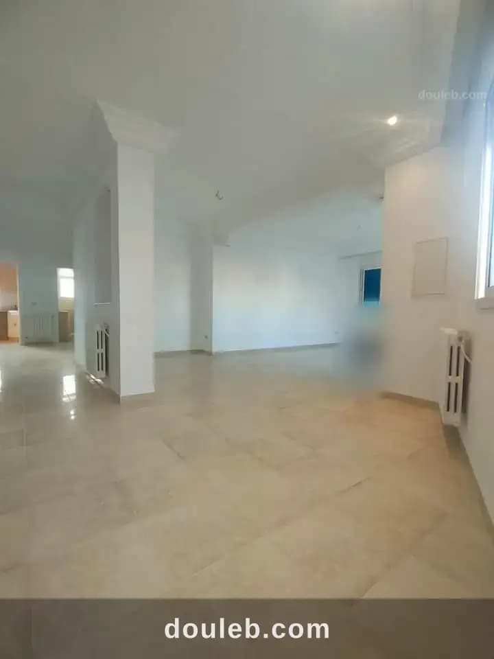 Spacieux etage de villa s4 à ennasr - Miniature 3