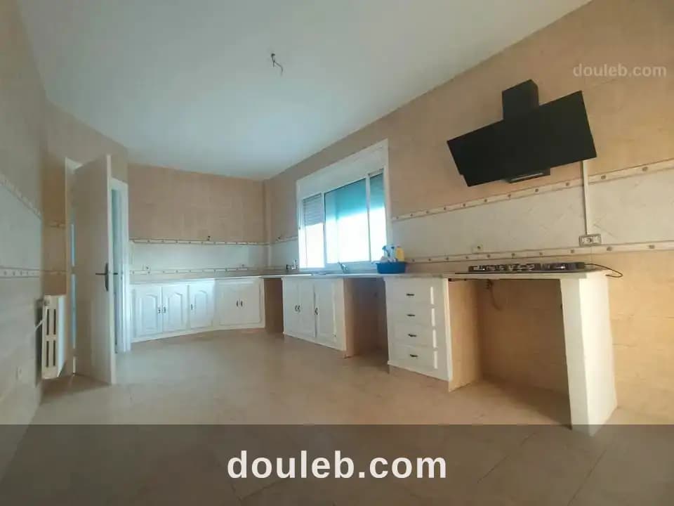 Spacieux etage de villa s4 à ennasr - Miniature 4