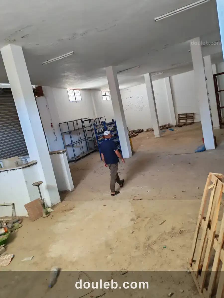 Espace comercial en rc avec 2 etages non acheves à Ben Arous