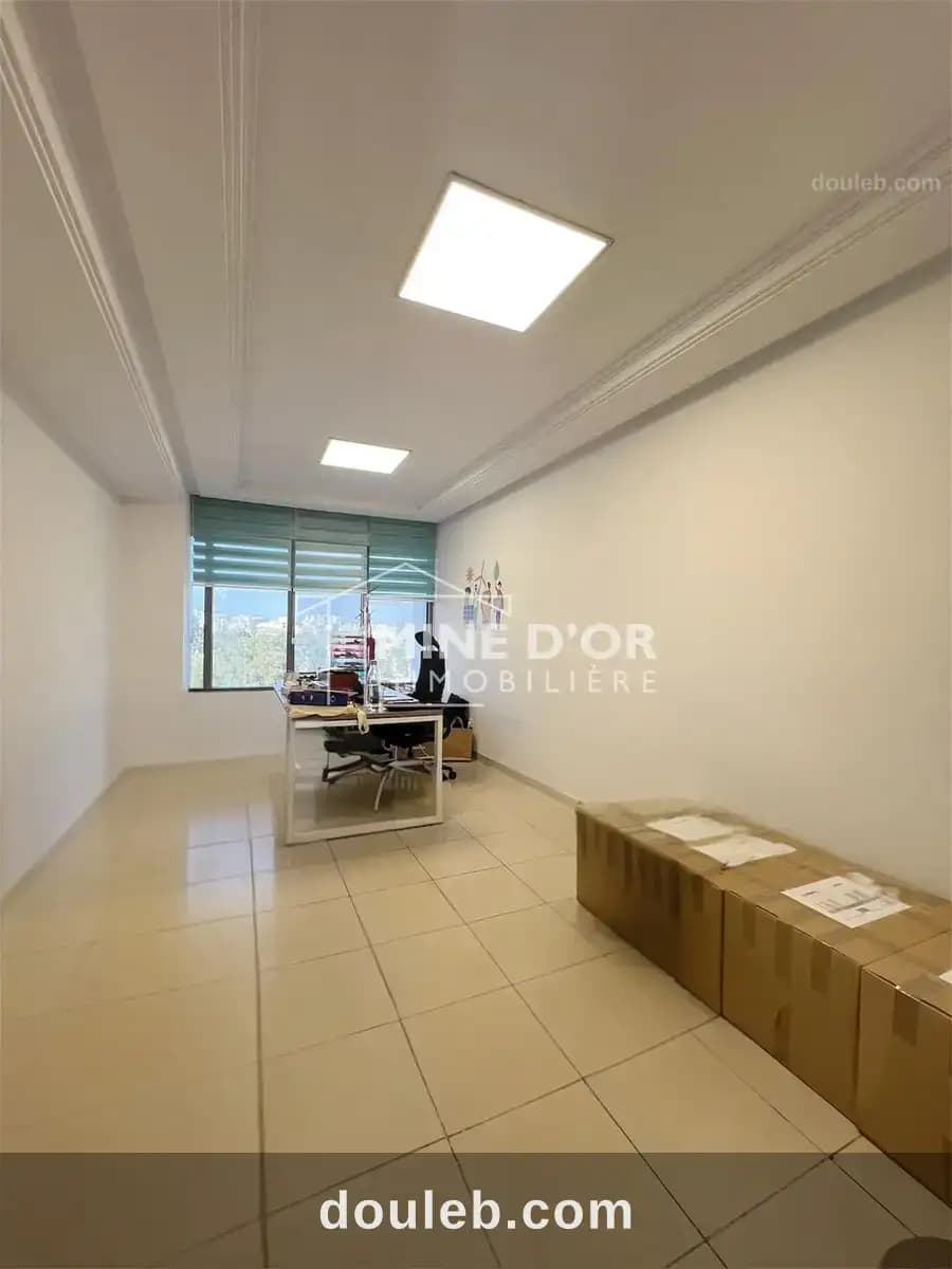 Bureau prestigieux et neuf en 3 espaces - Miniature 4
