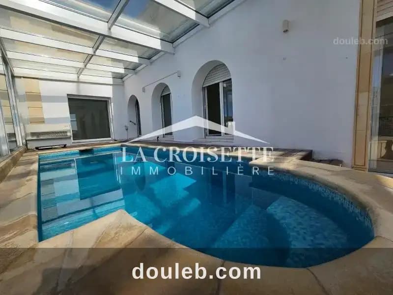 Penthouse s4 avec piscine au lac 2 à Tunis
