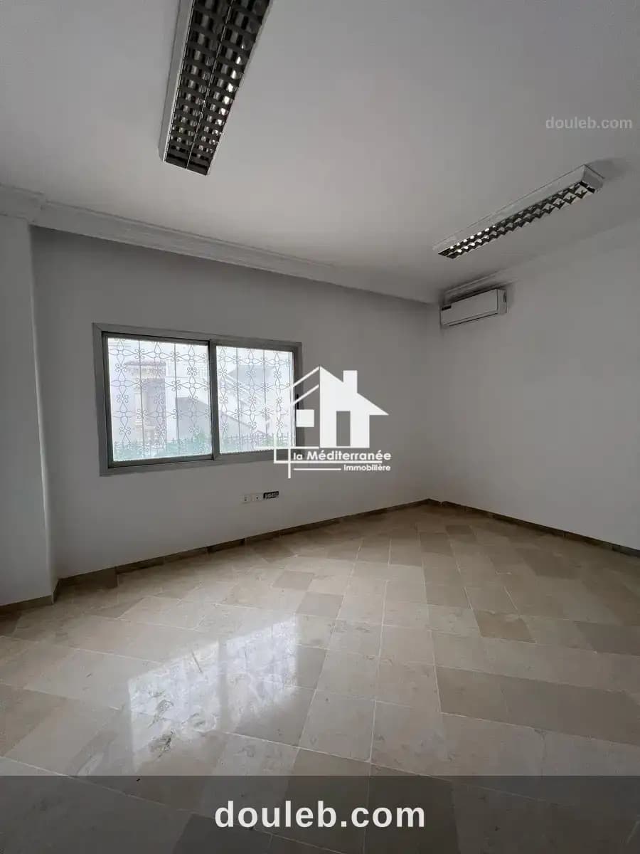 Au bardo bureau h1 à Tunis