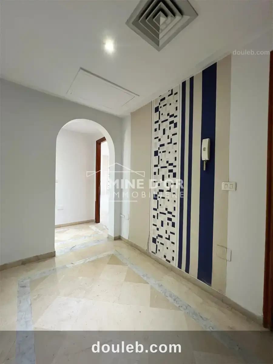 Bureau en 4 espaces à montplaisir à Tunis