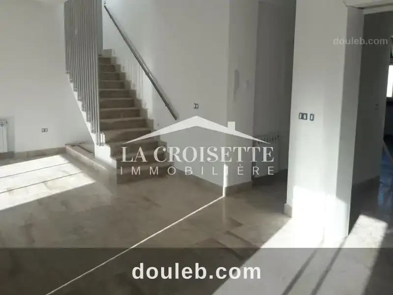 Duplex s3 avec terrasse à la marsa mdl0357 - Miniature 2