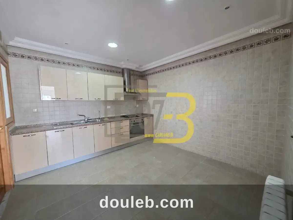 Un appartement très propre de type s2 à ennasr - Miniature 2