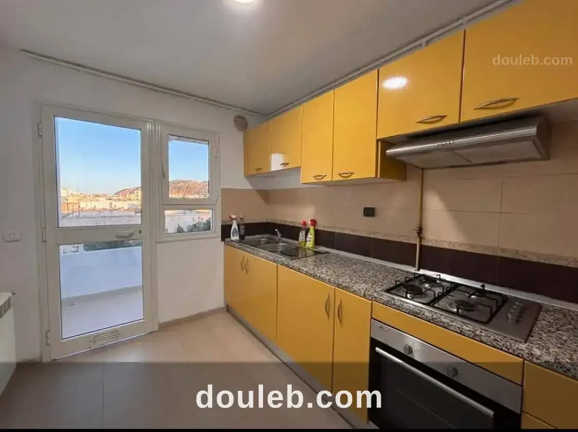 Un appartement s2 hst à ezzahra lycée à Ben Arous