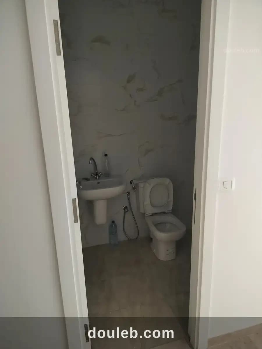 Un appartement et 2 locaux commerciaux - Miniature 4