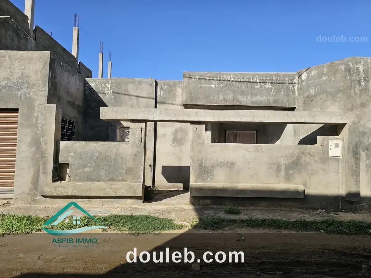 Vt963 maison 189 m2 inachevée à kelibia à Nabeul
