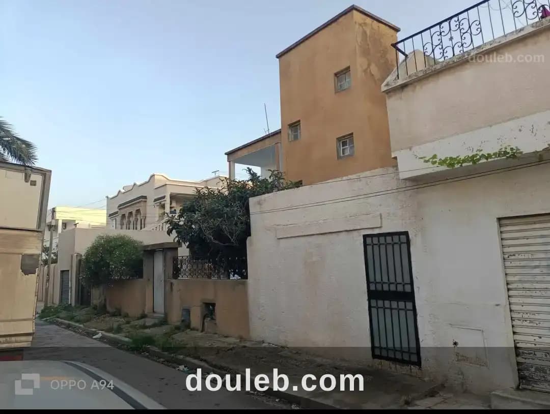 Maison dans quartier calme 475 m - Miniature 2