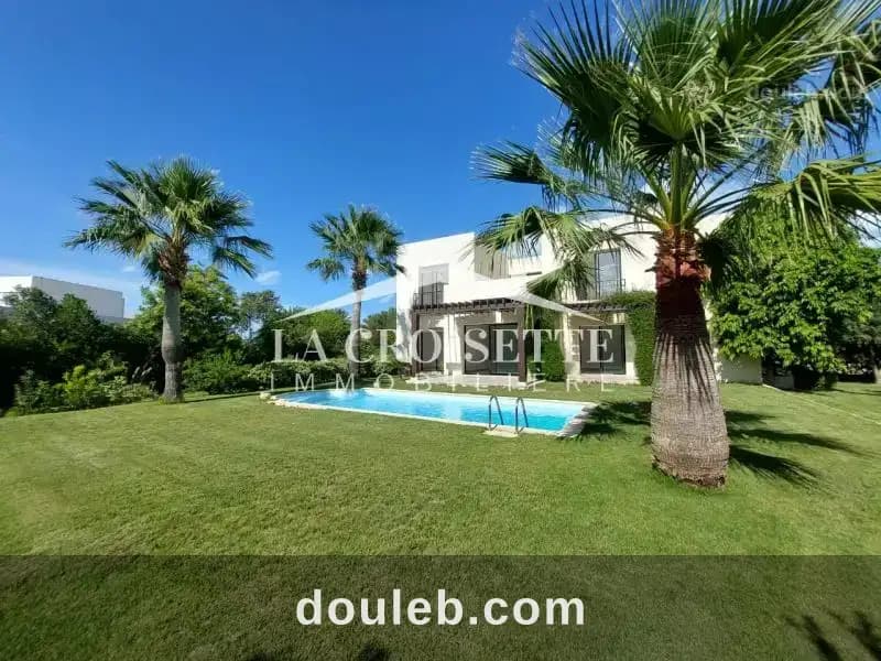 Villa s3 avec piscine à gammarth mvl0016 à Tunis