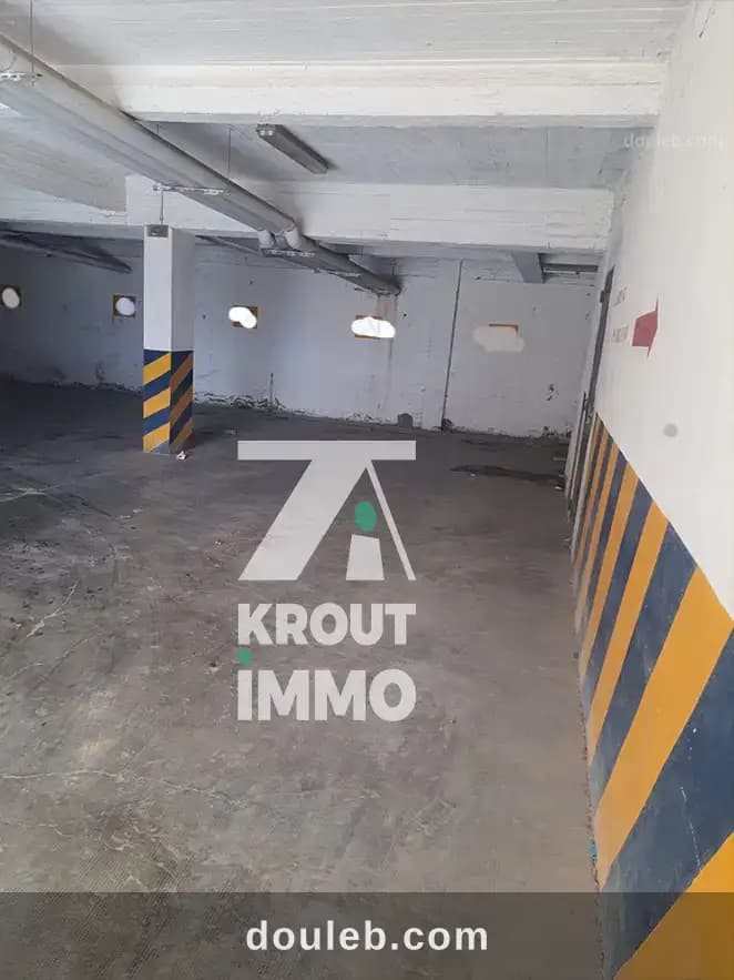 Trois celliers et une place de parking - Miniature 3