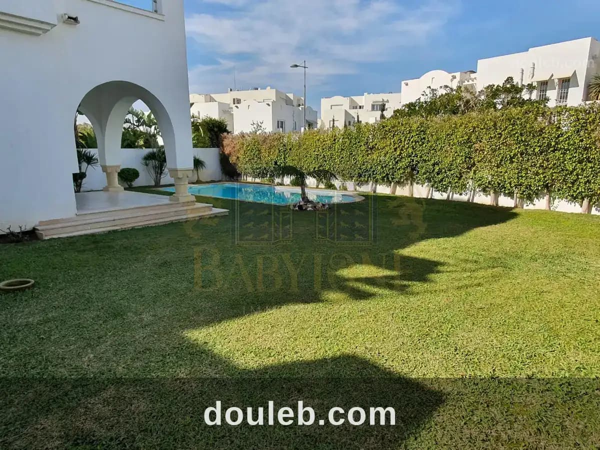 Une villa à gammarth avec piscine à Tunis