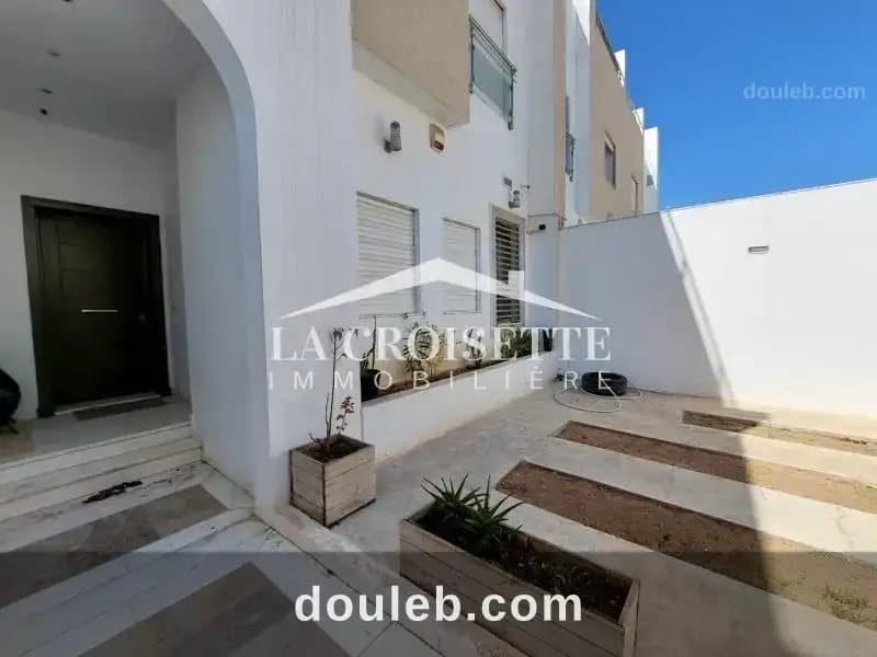 Triplex s4 avec piscine à gammarth mtrv0063 à Tunis