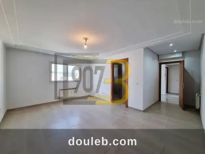 Un appartement style duplex à ennasr - Miniature 3