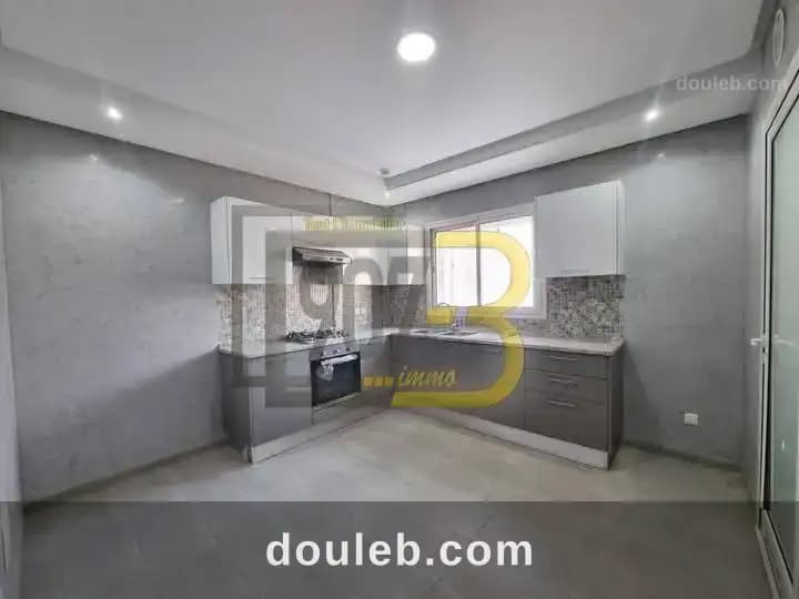 Un appartement style duplex à ennasr - Miniature 4