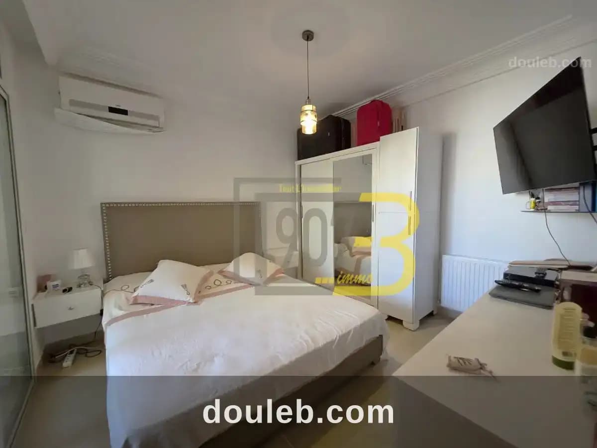 Un appartement s1 vide à cité ennasr à Ariana