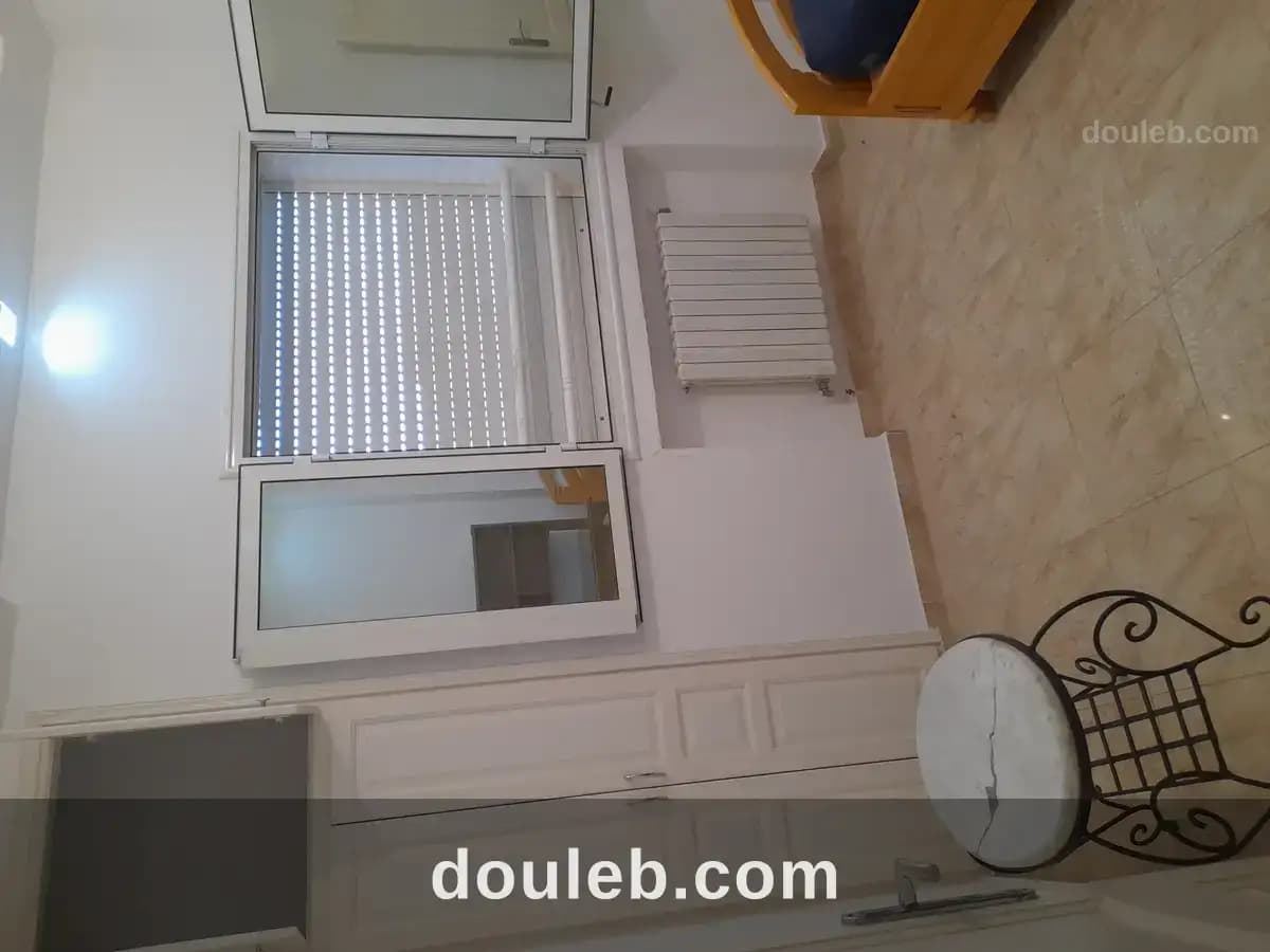 Une chambre individuelle dans un appartement - Miniature 2