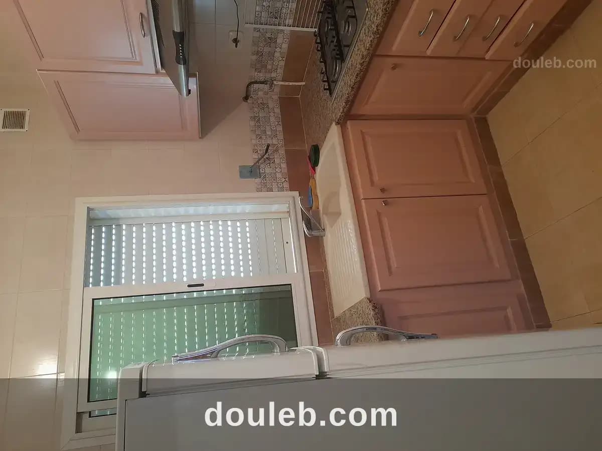 Une chambre individuelle dans un appartement - Miniature 5