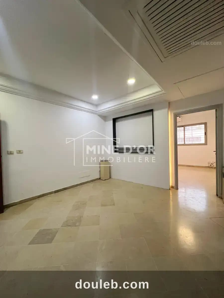 Al bureau hall plus deux pièces à monplaisir à Tunis