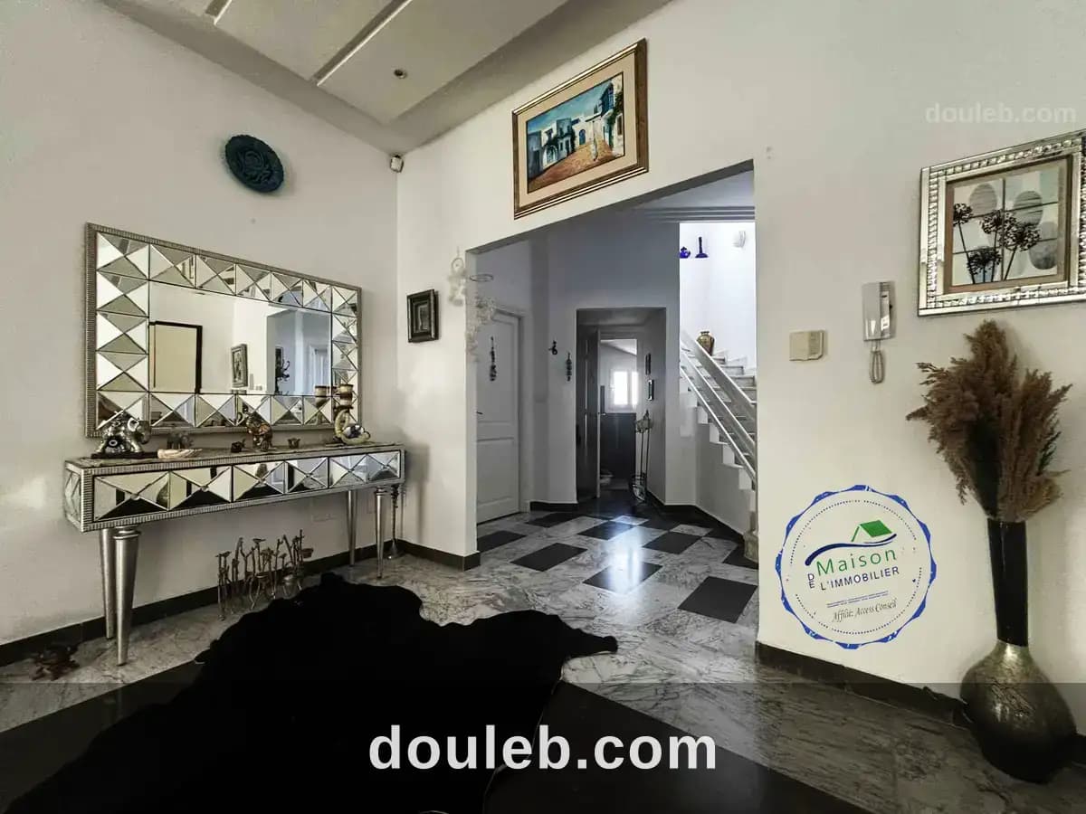 Villa moderne avec jardin à la soukra - Miniature 3