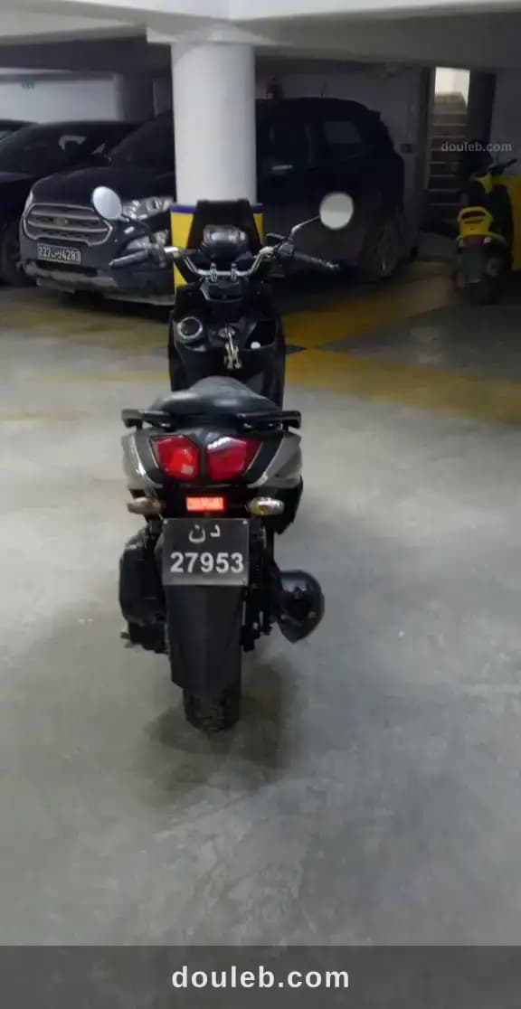Deux motos piaggio si et yamaha tmax 125 à Ariana