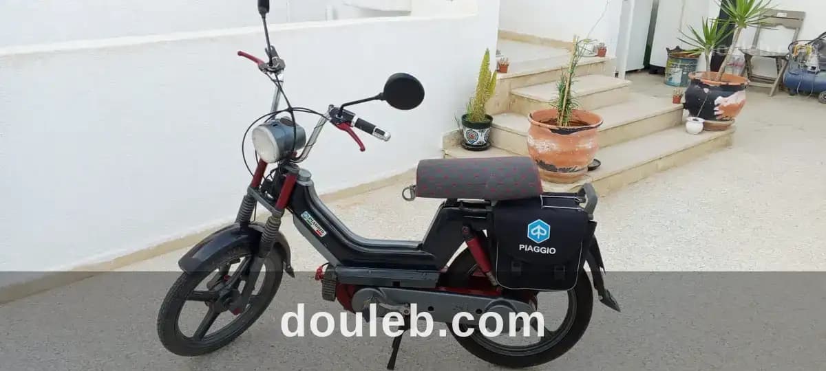 Deux motos piaggio si et yamaha tmax 125 - Miniature 4