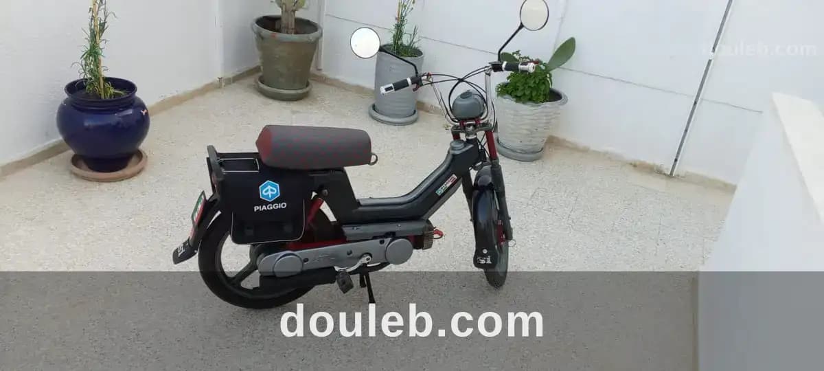 Deux motos piaggio si et yamaha tmax 125 - Miniature 5
